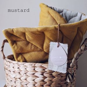 Omoloko Linen Quilted Ginkgo Play Mat Leaf Shape